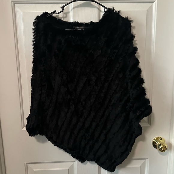 BCBG MaxAzria Black Rabbit Fur Shawl Poncho Asymmetrical Cape Sweater One Size - Picture 2 of 6